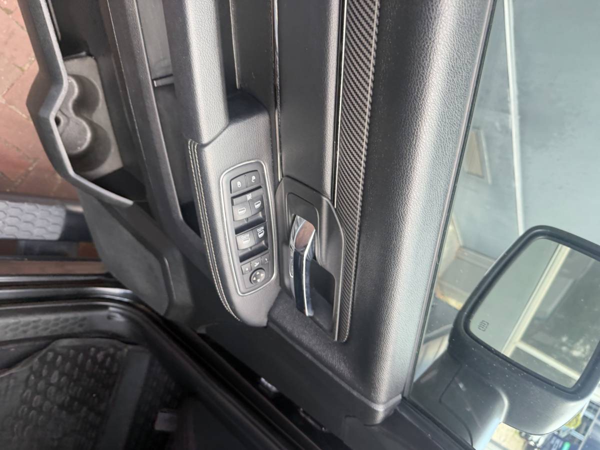 Dodge Ram 1500 Dodge Ram 1500 5.7 V8 4×4 Quad Cab 6’4 Sport 1500 5.7 HEMI V8 4×4 Quad Cab 6’4 Sport | LPG | Schuif/kanteldak | Winterpakket  06-2018 193.725 KM