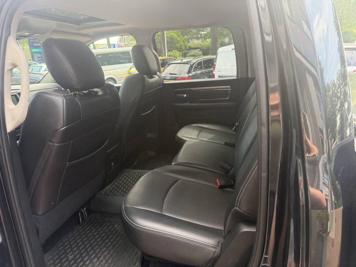 Dodge Ram 1500 Dodge Ram 1500 5.7 V8 4×4 Quad Cab 6’4 Sport 1500 5.7 HEMI V8 4×4 Quad Cab 6’4 Sport | LPG | Schuif/kanteldak | Winterpakket  06-2018 193.725 KM