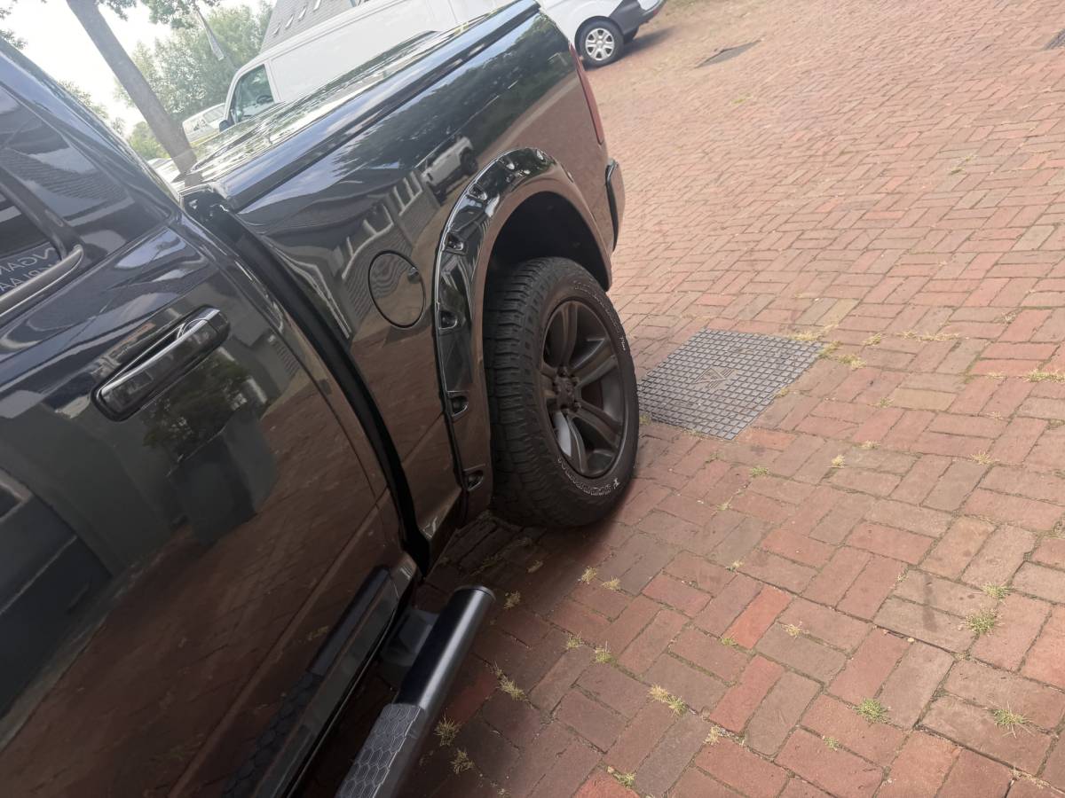 Dodge Ram 1500 Dodge Ram 1500 5.7 V8 4×4 Quad Cab 6’4 Sport 1500 5.7 HEMI V8 4×4 Quad Cab 6’4 Sport | LPG | Schuif/kanteldak | Winterpakket  06-2018 193.725 KM