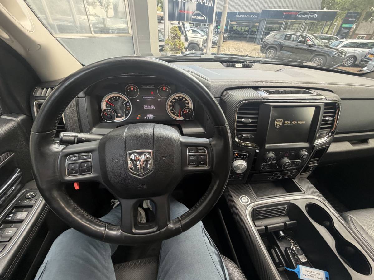 Dodge Ram 1500 Dodge Ram 1500 5.7 V8 4×4 Quad Cab 6’4 Sport 1500 5.7 HEMI V8 4×4 Quad Cab 6’4 Sport | LPG | Schuif/kanteldak | Winterpakket  06-2018 193.725 KM