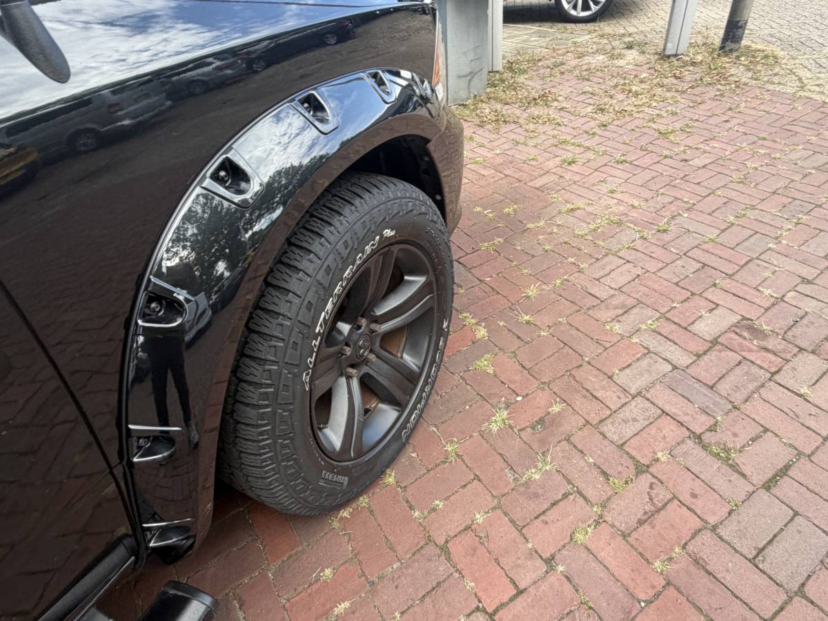 Dodge Ram 1500 Dodge Ram 1500 5.7 V8 4×4 Quad Cab 6’4 Sport 1500 5.7 HEMI V8 4×4 Quad Cab 6’4 Sport | LPG | Schuif/kanteldak | Winterpakket  06-2018 193.725 KM