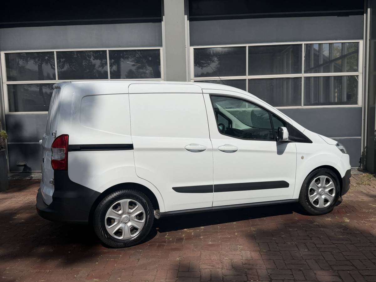 Ford Transit Courier Ford Transit Courier 1.5 TDCI Trend (Bestel)  11-2017 161.622 KM
