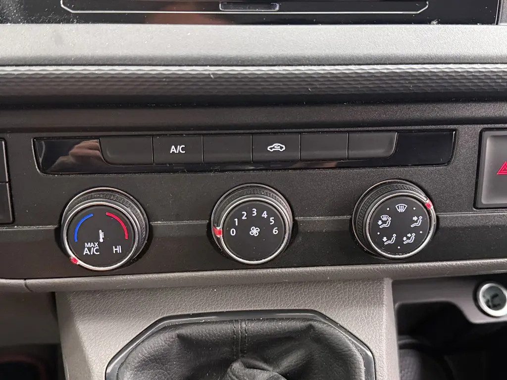 Volkswagen Transporter Volkswagen Transporter 2.0 TDI L2H3 28 (Bestel) | Trekhaak | Cruise | PDC |  04-2022 135.272 KM