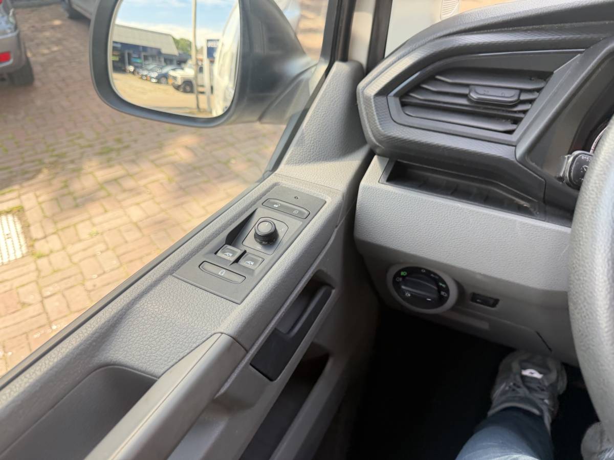 Volkswagen Transporter Volkswagen Transporter 2.0 TDI L2H3 28 (Bestel) | Trekhaak | Cruise | PDC |  04-2022 135.272 KM