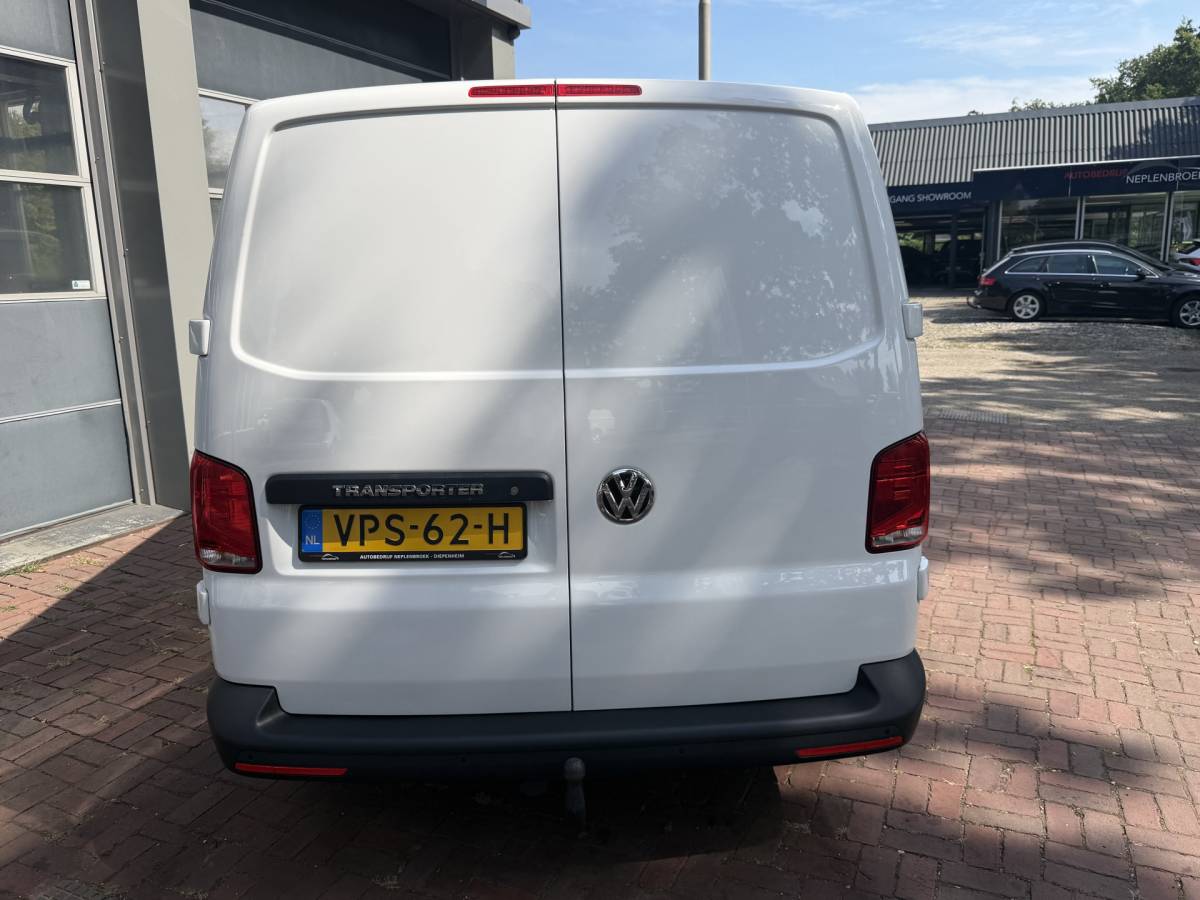 Volkswagen Transporter Volkswagen Transporter 2.0 TDI L2H3 28 (Bestel) | Trekhaak | Cruise | PDC |  04-2022 135.272 KM
