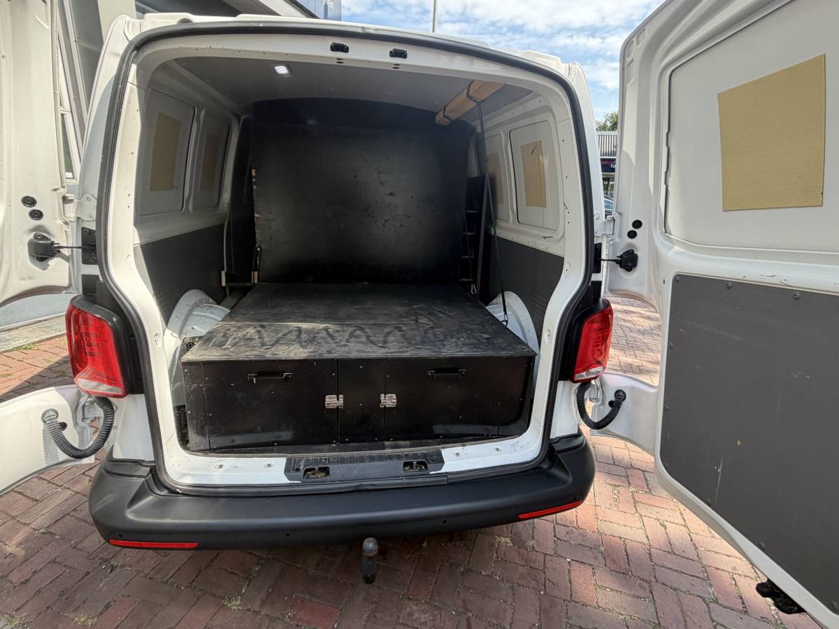 Volkswagen Transporter Volkswagen Transporter 2.0 TDI L2H3 28 (Bestel) | Trekhaak | Cruise | PDC |  04-2022 135.272 KM