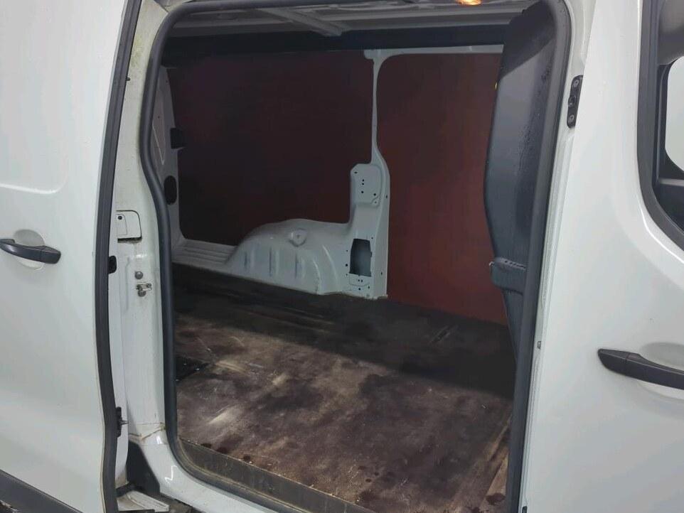 Peugeot Expert Peugeot Expert L3H1 LANG IMPERIAAL 3PERSOONS