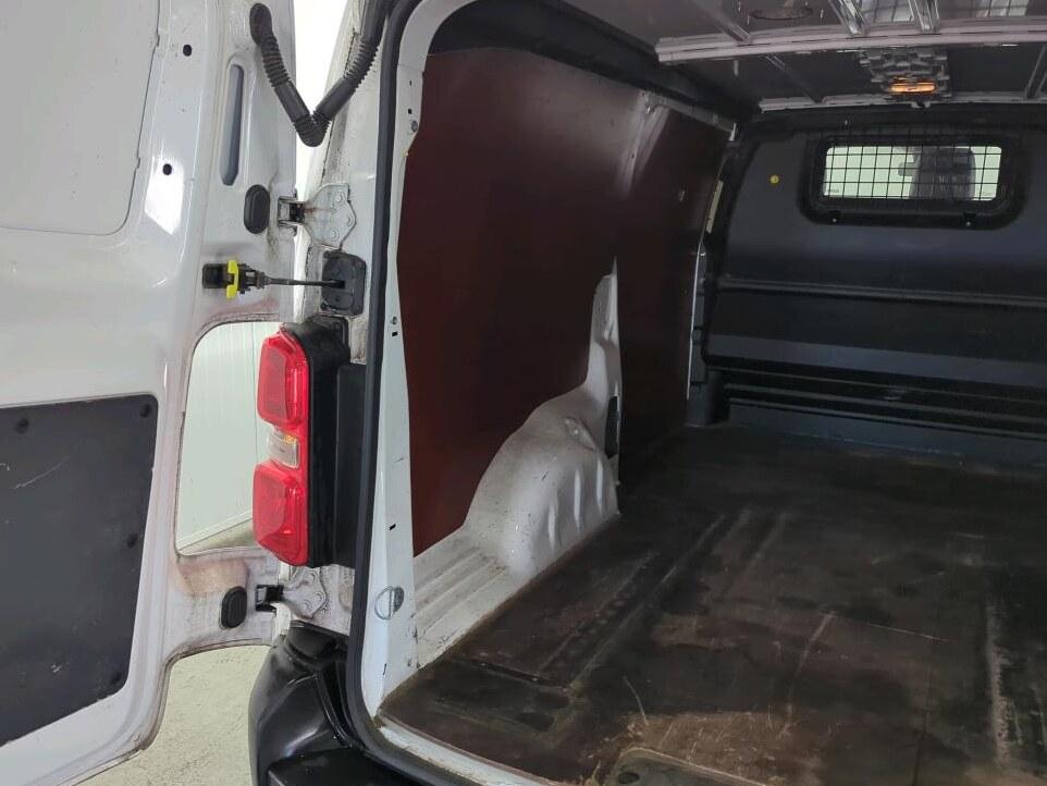 Peugeot Expert Peugeot Expert L3H1 LANG IMPERIAAL 3PERSOONS