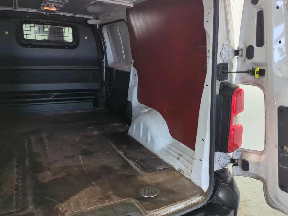 Peugeot Expert Peugeot Expert L3H1 LANG IMPERIAAL 3PERSOONS