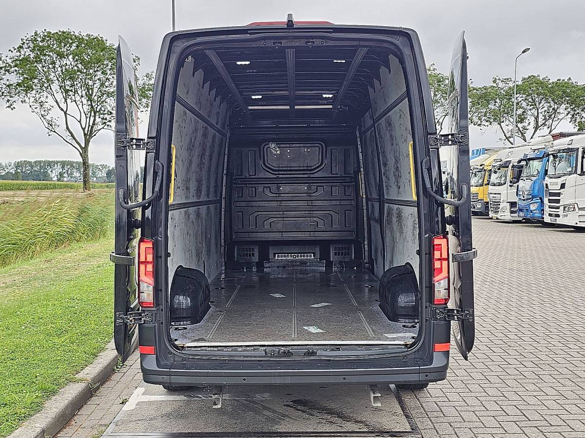 Volkswagen Crafter VOLKSWAGEN CRAFTER 35 2.0 l4h3 automaat airco