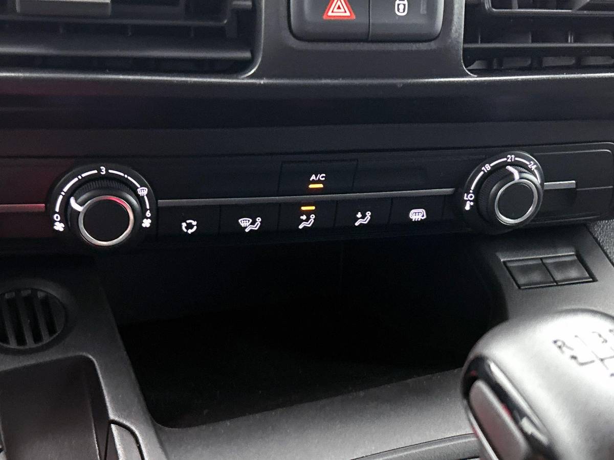 Peugeot Partner Peugeot Partner 1.5 BlueHDi 100 S&S L2 Airco Bluetooth Parkeersensoren