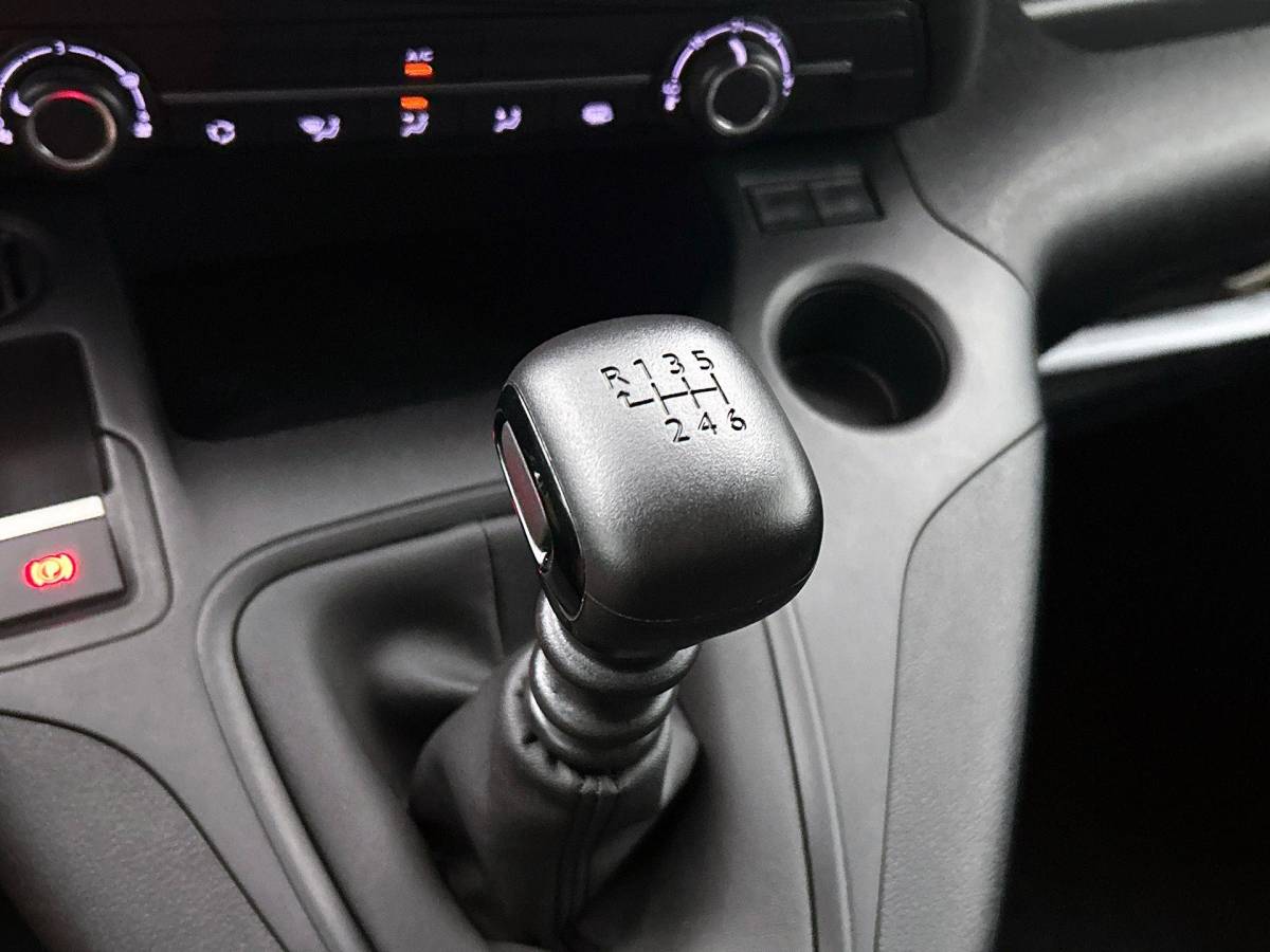 Peugeot Partner Peugeot Partner 1.5 BlueHDi 100 S&S L2 Airco Bluetooth Parkeersensoren