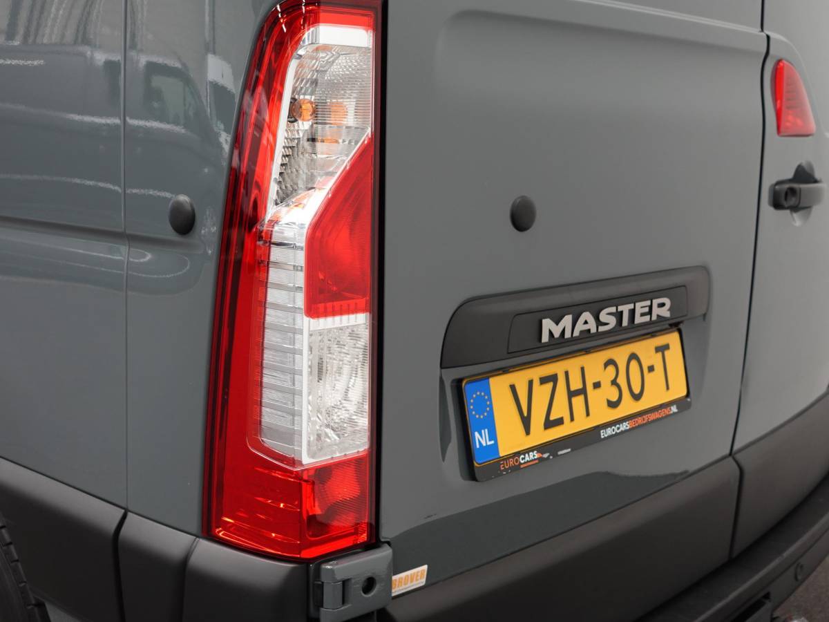 Renault Master Renault Master T35 150PK L2H2 Energy Work Edition Automaat Airco Cruise Camera Navi Parkeersensoren Trekhaak
