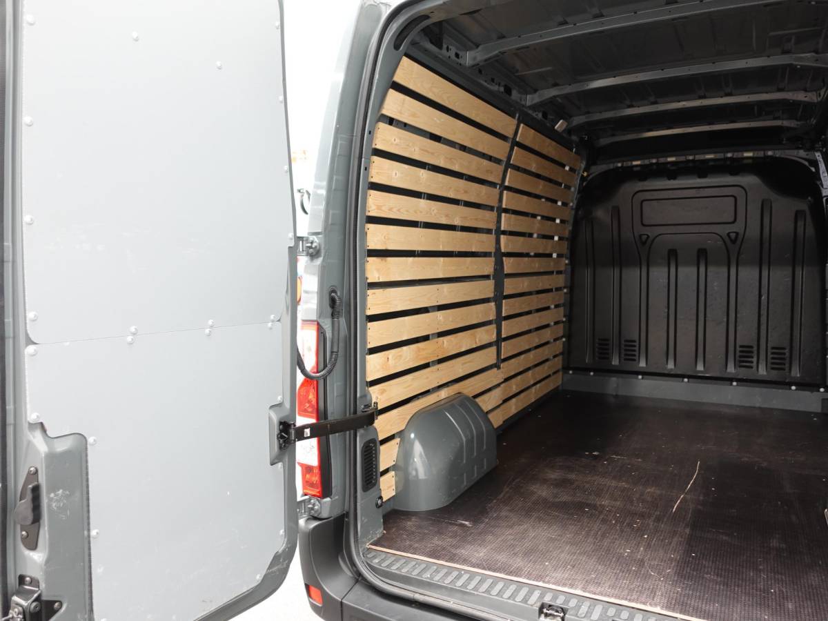 Renault Master Renault Master T35 150PK L2H2 Energy Work Edition Automaat Airco Cruise Camera Navi Parkeersensoren Trekhaak
