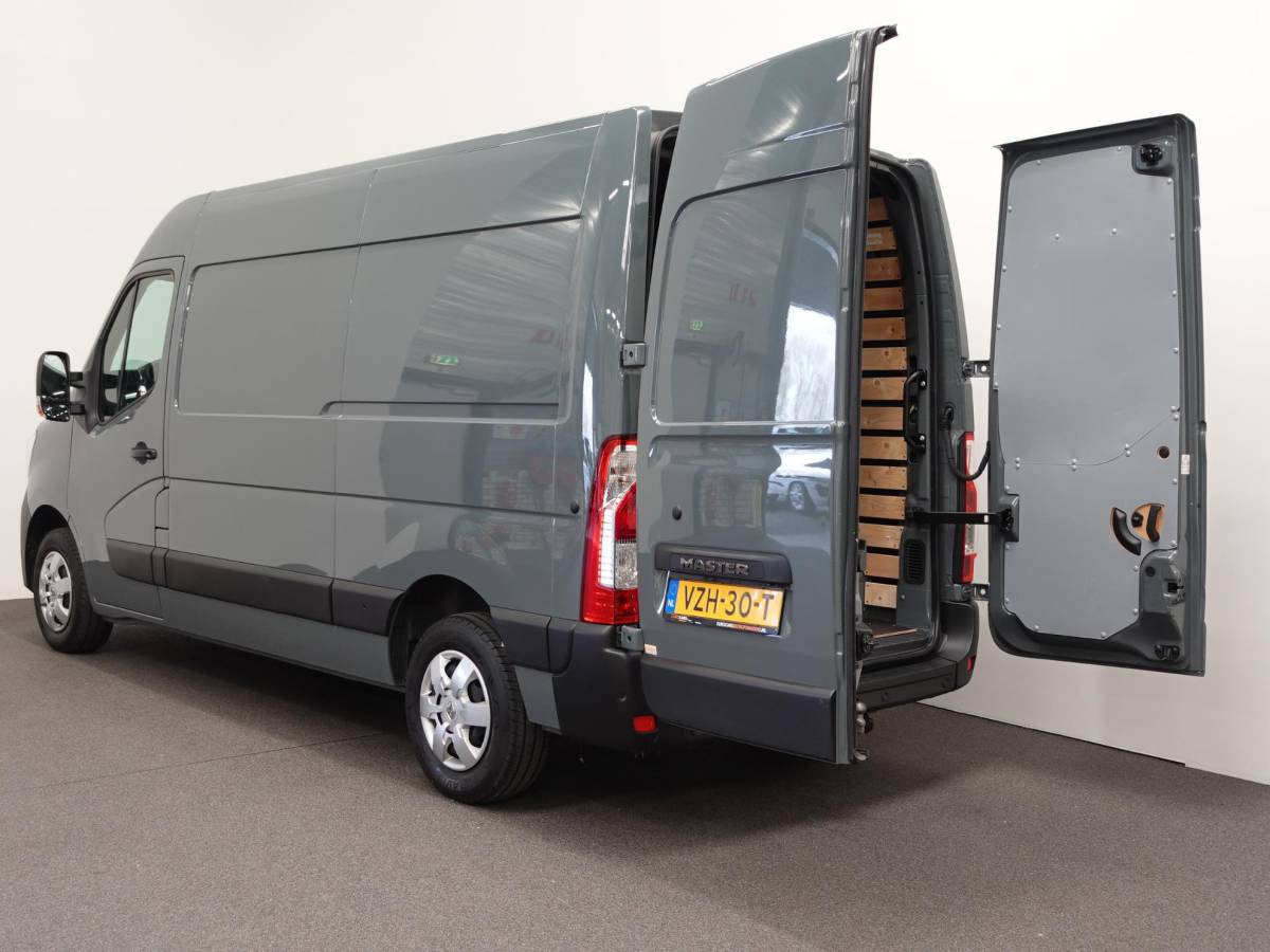 Renault Master Renault Master T35 150PK L2H2 Energy Work Edition Automaat Airco Cruise Camera Navi Parkeersensoren Trekhaak
