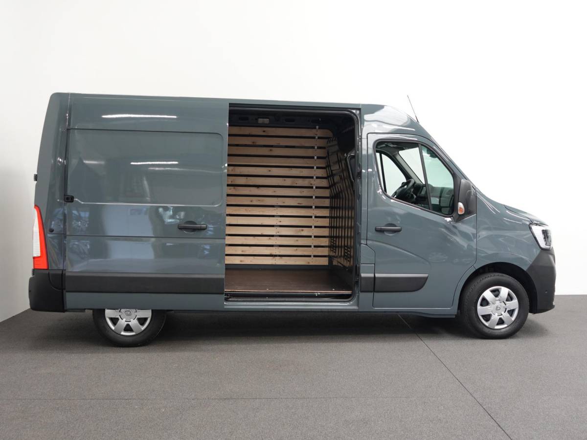 Renault Master Renault Master T35 150PK L2H2 Energy Work Edition Automaat Airco Cruise Camera Navi Parkeersensoren Trekhaak