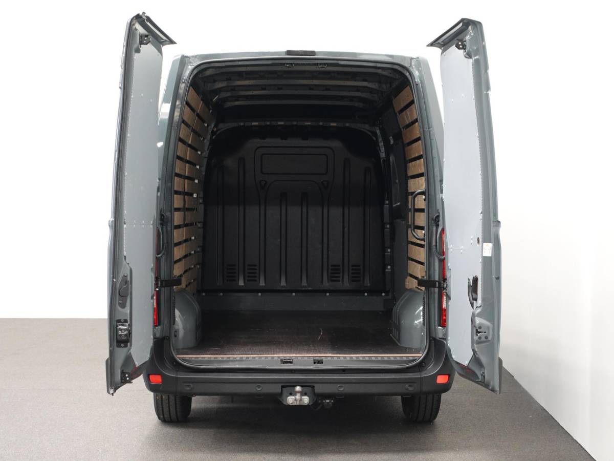 Renault Master Renault Master T35 150PK L2H2 Energy Work Edition Automaat Airco Cruise Camera Navi Parkeersensoren Trekhaak