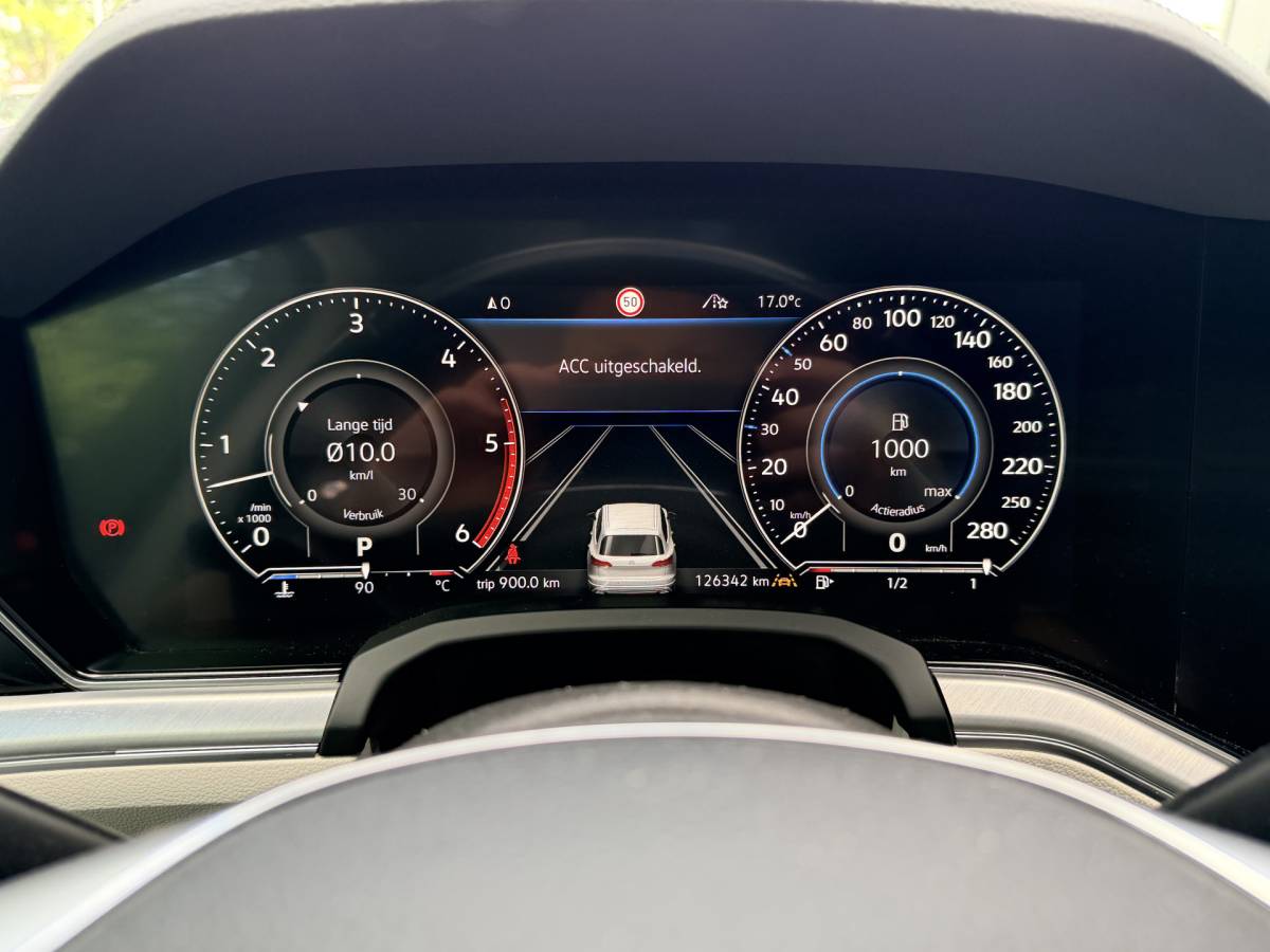 Volkswagen  Volkswagen Touareg 3.0TDI 230pk 4-Motion R-line Grijs Kenteken Luchtvering Trekhaak Matrix Leder Camera Panorama