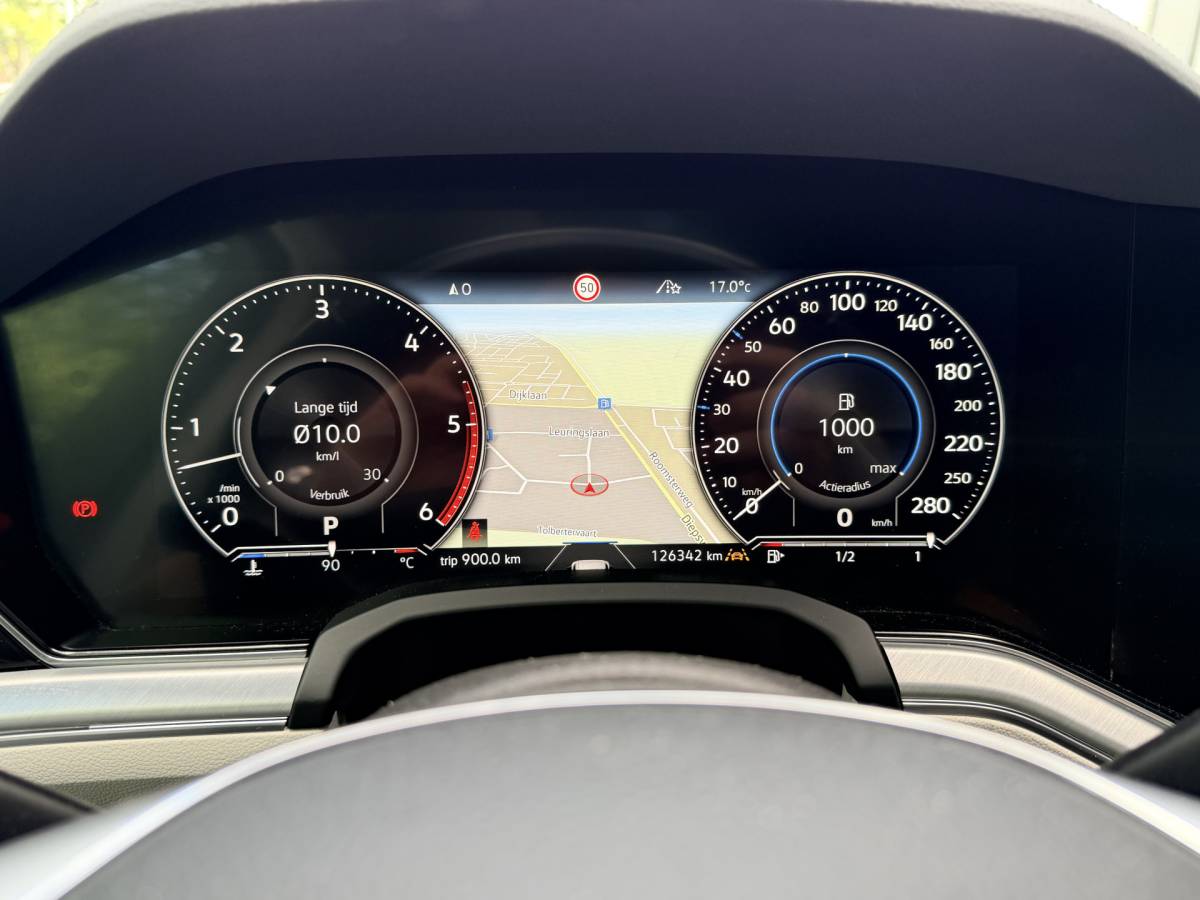 Volkswagen  Volkswagen Touareg 3.0TDI 230pk 4-Motion R-line Grijs Kenteken Luchtvering Trekhaak Matrix Leder Camera Panorama