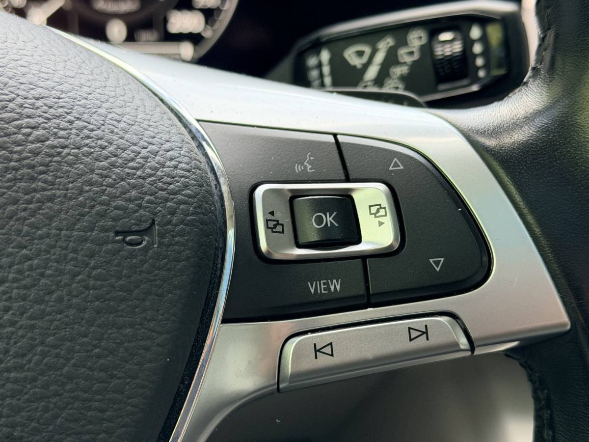 Volkswagen  Volkswagen Touareg 3.0TDI 230pk 4-Motion R-line Grijs Kenteken Luchtvering Trekhaak Matrix Leder Camera Panorama