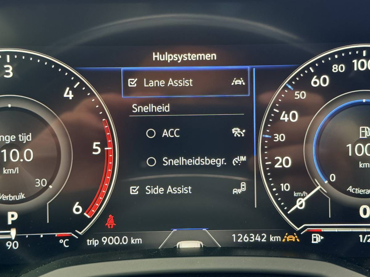 Volkswagen  Volkswagen Touareg 3.0TDI 230pk 4-Motion R-line Grijs Kenteken Luchtvering Trekhaak Matrix Leder Camera Panorama