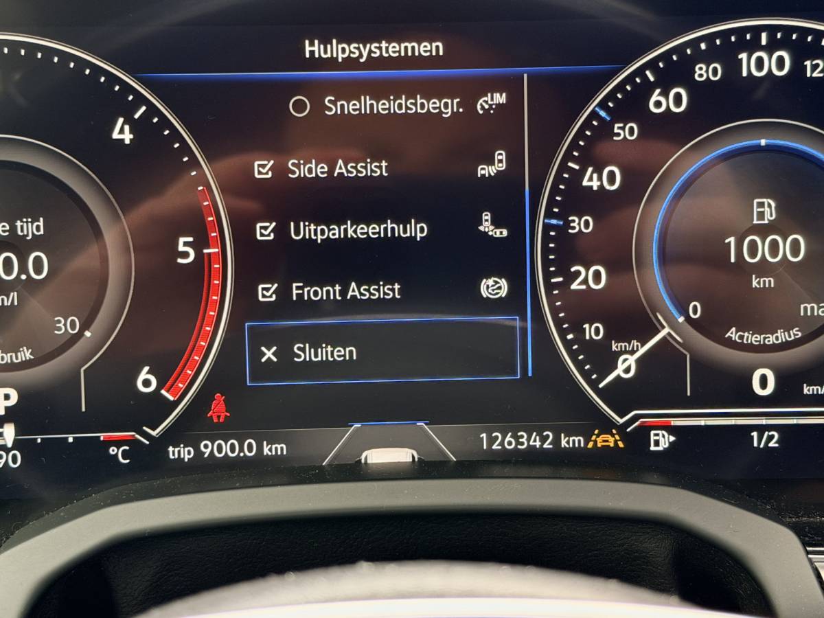 Volkswagen  Volkswagen Touareg 3.0TDI 230pk 4-Motion R-line Grijs Kenteken Luchtvering Trekhaak Matrix Leder Camera Panorama