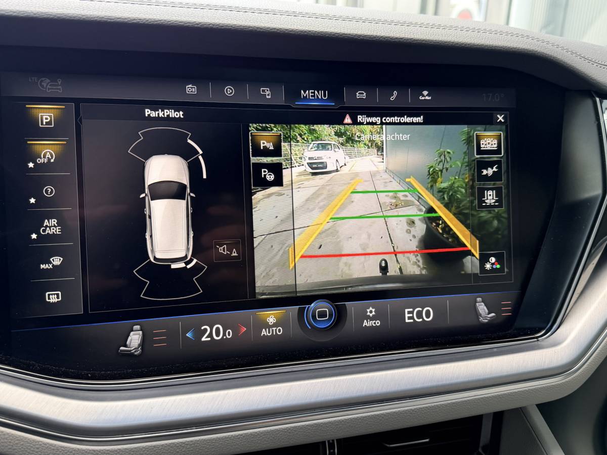 Volkswagen  Volkswagen Touareg 3.0TDI 230pk 4-Motion R-line Grijs Kenteken Luchtvering Trekhaak Matrix Leder Camera Panorama