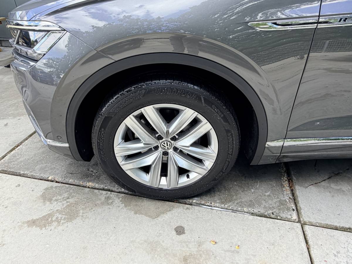 Volkswagen  Volkswagen Touareg 3.0TDI 230pk 4-Motion R-line Grijs Kenteken Luchtvering Trekhaak Matrix Leder Camera Panorama