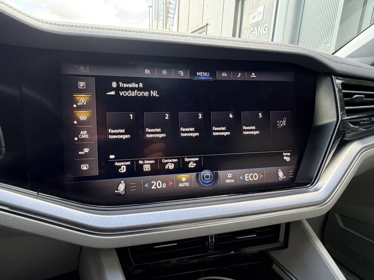 Volkswagen  Volkswagen Touareg 3.0TDI 230pk 4-Motion R-line Grijs Kenteken Luchtvering Trekhaak Matrix Leder Camera Panorama