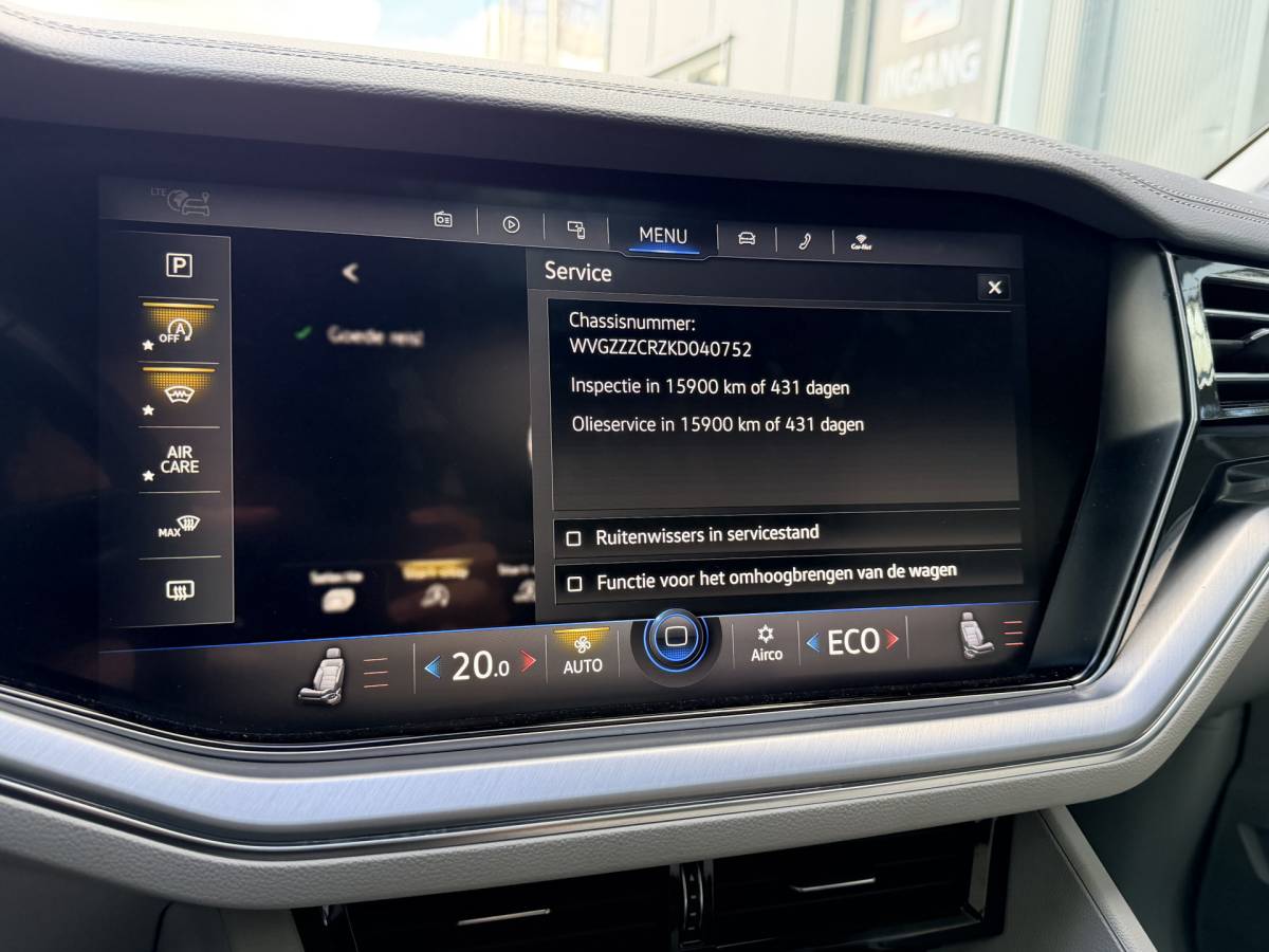 Volkswagen  Volkswagen Touareg 3.0TDI 230pk 4-Motion R-line Grijs Kenteken Luchtvering Trekhaak Matrix Leder Camera Panorama