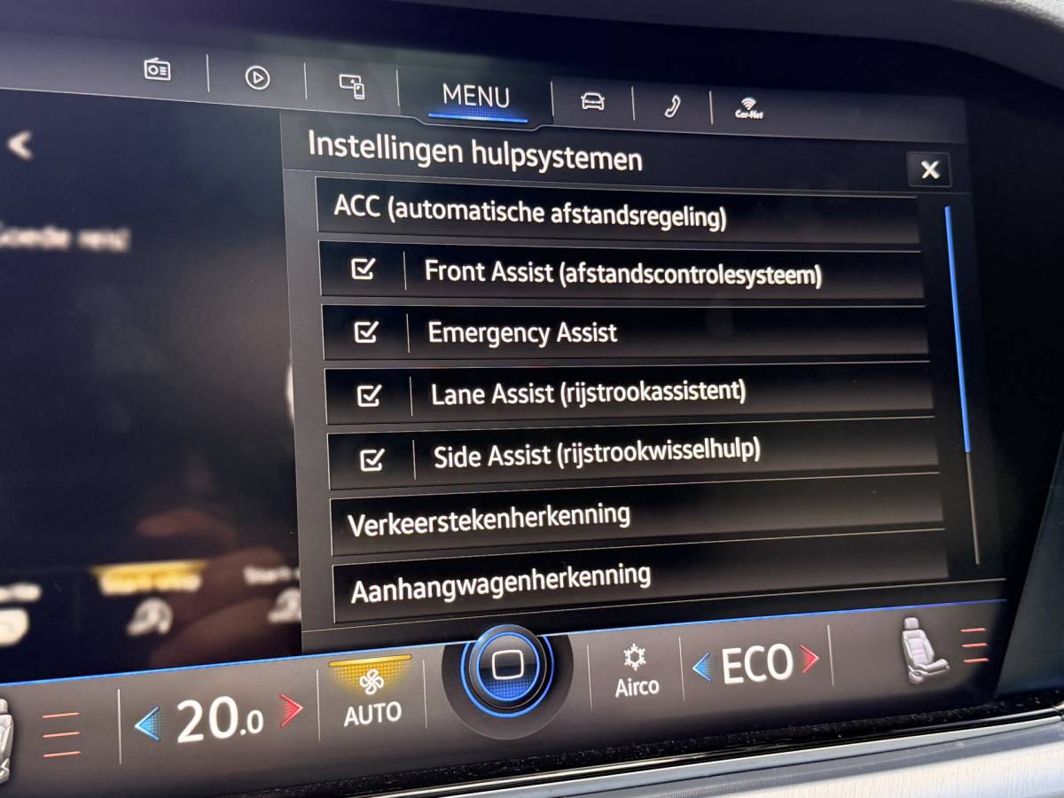 Volkswagen  Volkswagen Touareg 3.0TDI 230pk 4-Motion R-line Grijs Kenteken Luchtvering Trekhaak Matrix Leder Camera Panorama