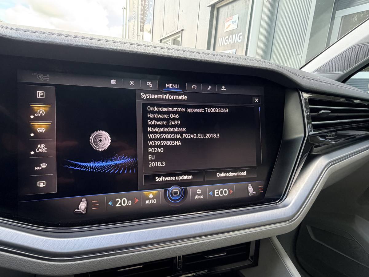 Volkswagen  Volkswagen Touareg 3.0TDI 230pk 4-Motion R-line Grijs Kenteken Luchtvering Trekhaak Matrix Leder Camera Panorama