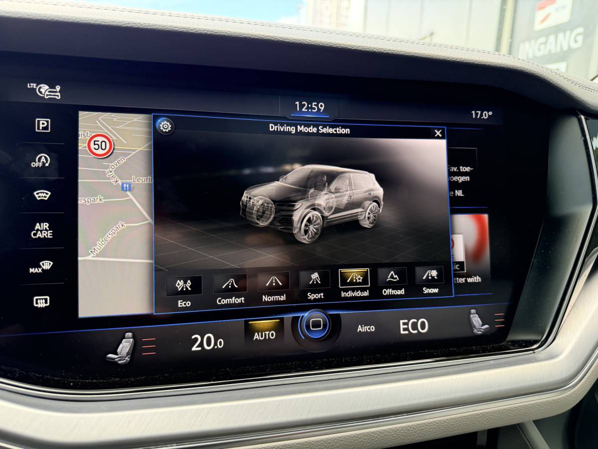 Volkswagen  Volkswagen Touareg 3.0TDI 230pk 4-Motion R-line Grijs Kenteken Luchtvering Trekhaak Matrix Leder Camera Panorama