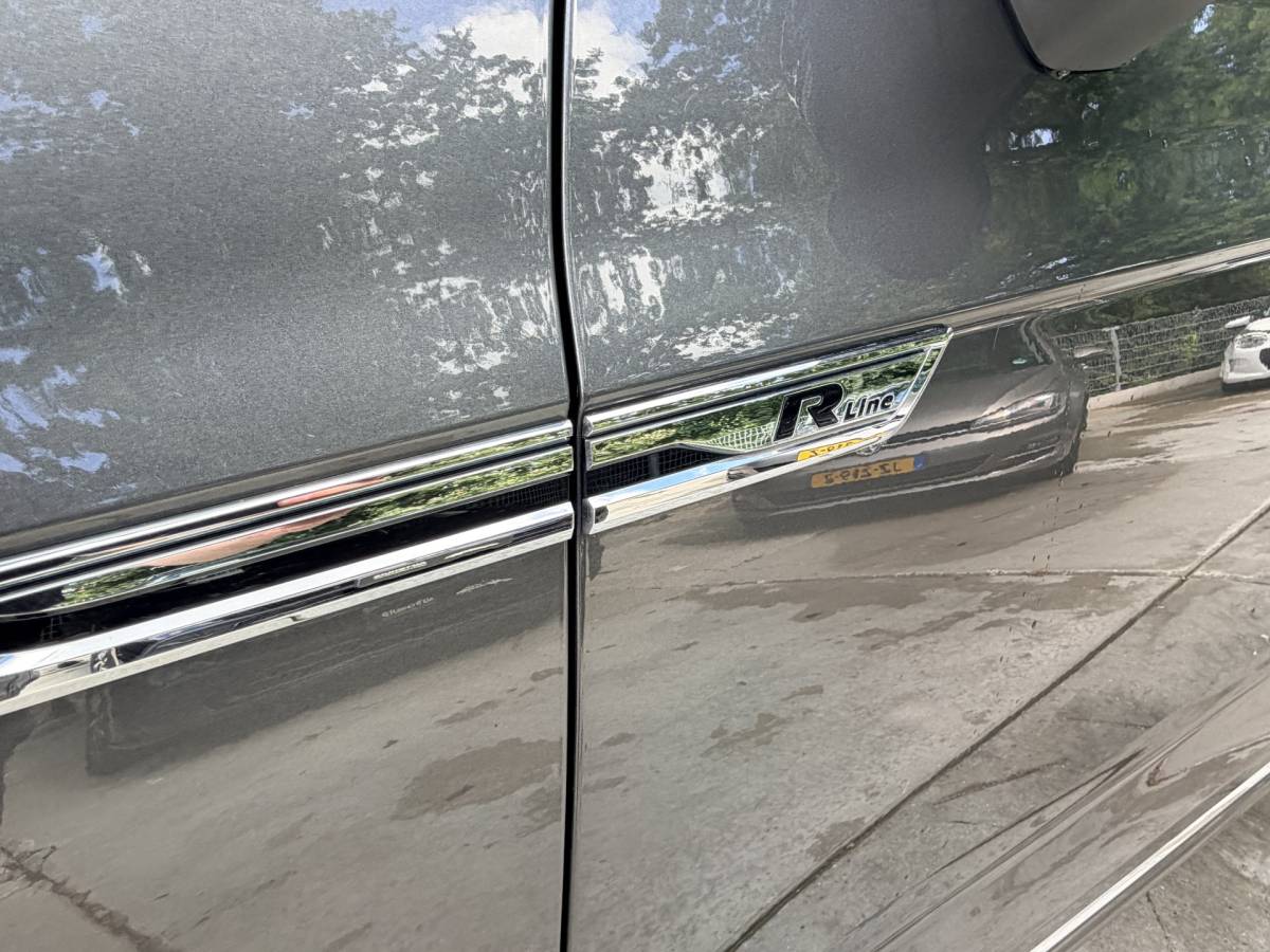 Volkswagen  Volkswagen Touareg 3.0TDI 230pk 4-Motion R-line Grijs Kenteken Luchtvering Trekhaak Matrix Leder Camera Panorama