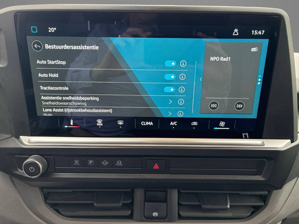 Volkswagen Transporter Volkswagen Transporter 2.0TDi 110pk Bestelwagen L2 · Apple Carplay / Android Auto · Schuifdeur links en rechts · Trekhaak · Bijrijdersbank ·