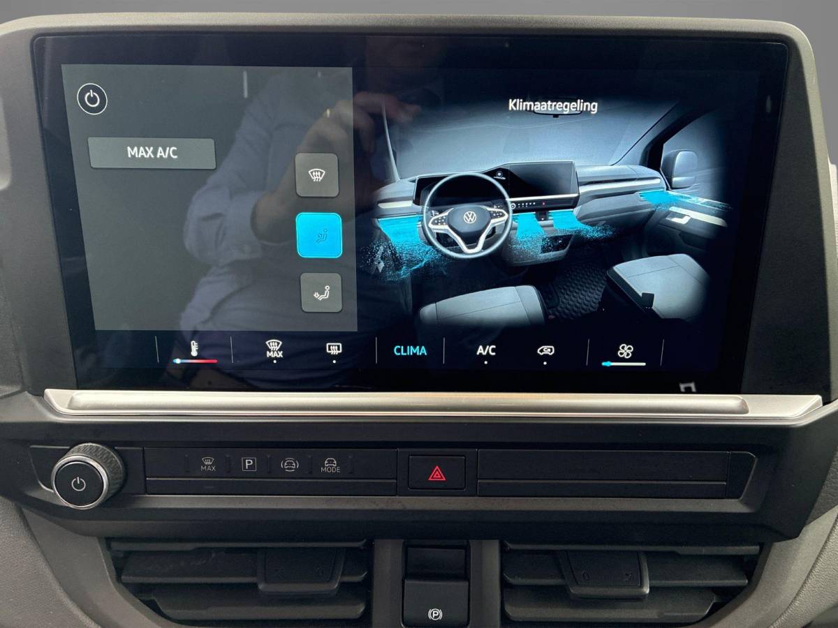 Volkswagen Transporter Volkswagen Transporter 2.0TDi 110pk Bestelwagen L2 · Apple Carplay / Android Auto · Schuifdeur links en rechts · Trekhaak · Bijrijdersbank ·