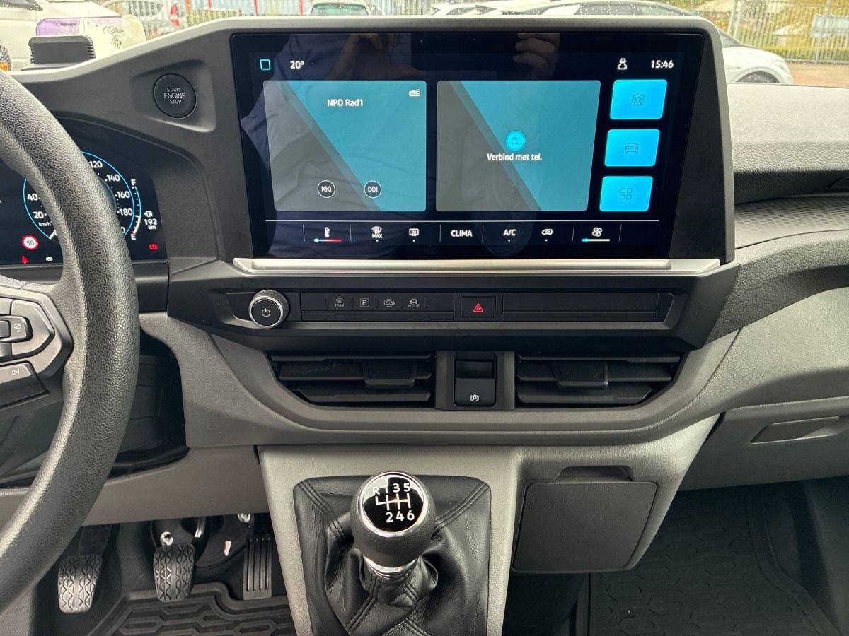 Volkswagen Transporter Volkswagen Transporter 2.0TDi 110pk Bestelwagen L2 · Apple Carplay / Android Auto · Schuifdeur links en rechts · Trekhaak · Bijrijdersbank ·