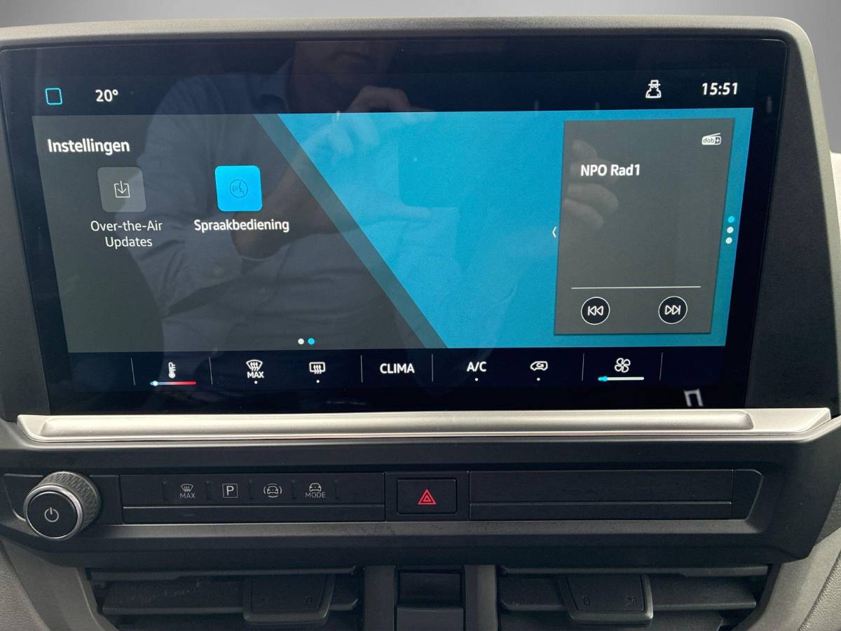 Volkswagen Transporter Volkswagen Transporter 2.0TDi 110pk Bestelwagen L2 · Apple Carplay / Android Auto · Schuifdeur links en rechts · Trekhaak · Bijrijdersbank ·