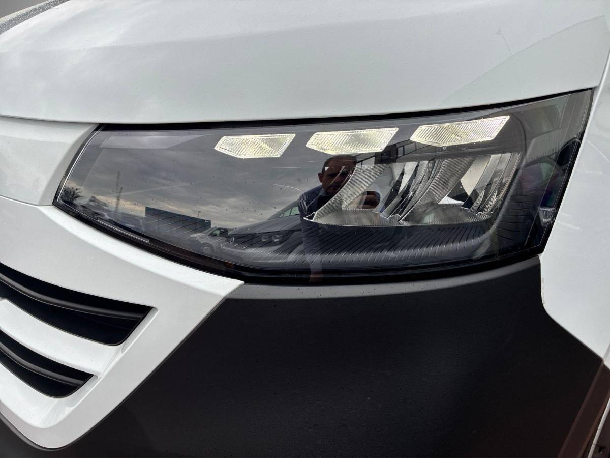 Volkswagen Transporter Volkswagen Transporter 2.0TDi 110pk Bestelwagen L2 · Apple Carplay / Android Auto · Schuifdeur links en rechts · Trekhaak · Bijrijdersbank ·