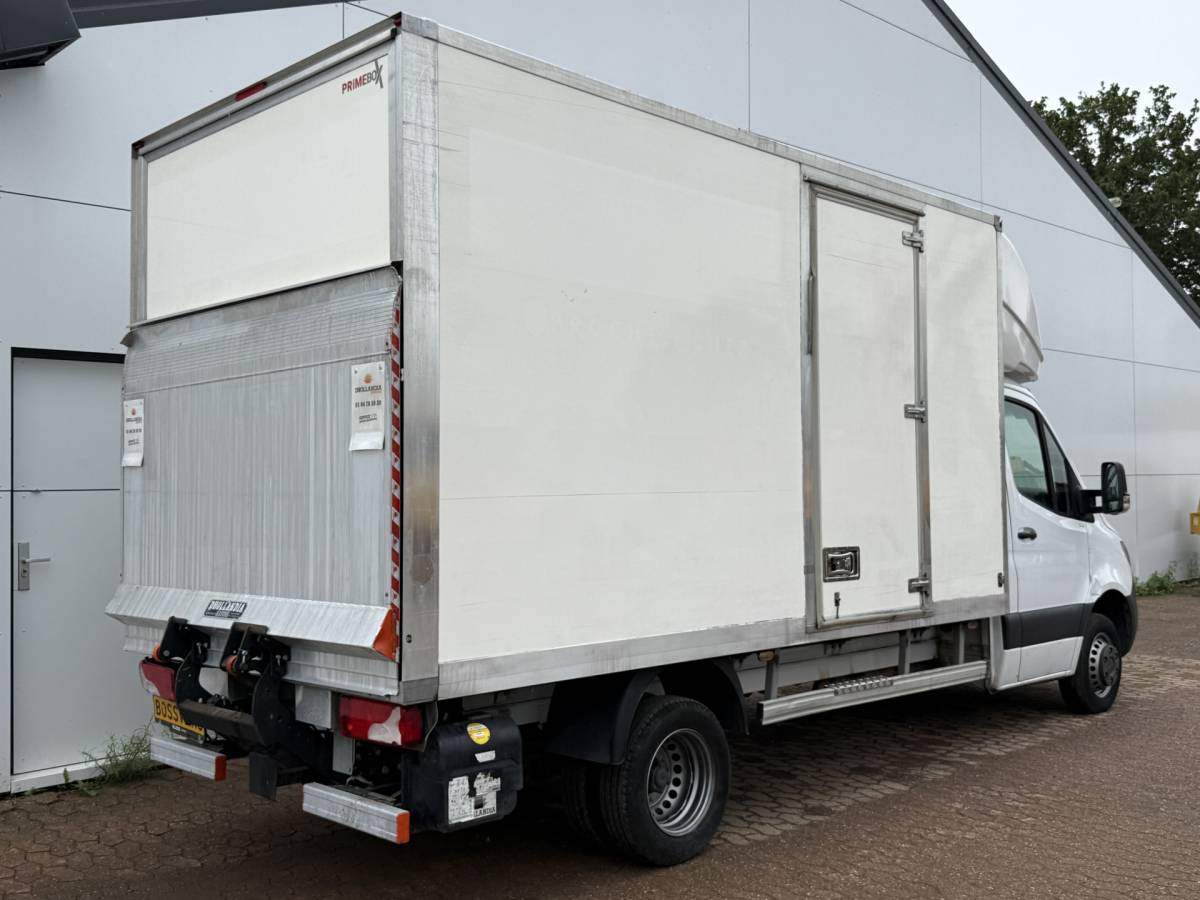 Mercedes-Benz Sprinter Mercedes-Benz Sprinter 515 1.9 CDI 150PK Automaat Laadklep Bakwagen Dubbellucht Climate Control Cruise Control Apple Carplay Koffer Meubelbak