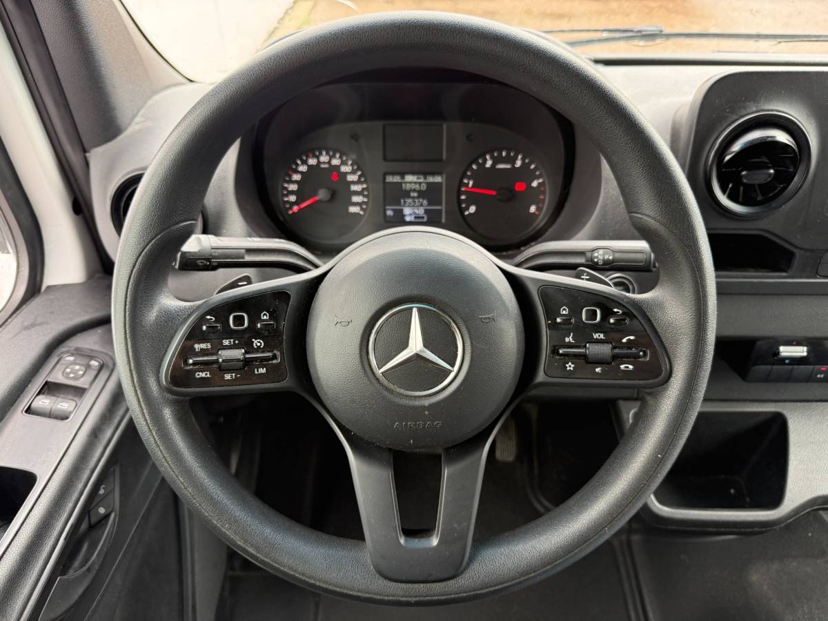Mercedes-Benz Sprinter Mercedes-Benz Sprinter 515 1.9 CDI 150PK Automaat Laadklep Bakwagen Dubbellucht Climate Control Cruise Control Apple Carplay Koffer Meubelbak