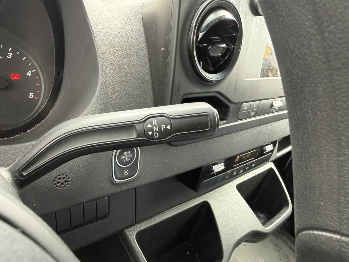 Mercedes-Benz Sprinter Mercedes-Benz Sprinter 515 1.9 CDI 150PK Automaat Laadklep Bakwagen Dubbellucht Climate Control Cruise Control Apple Carplay Koffer Meubelbak