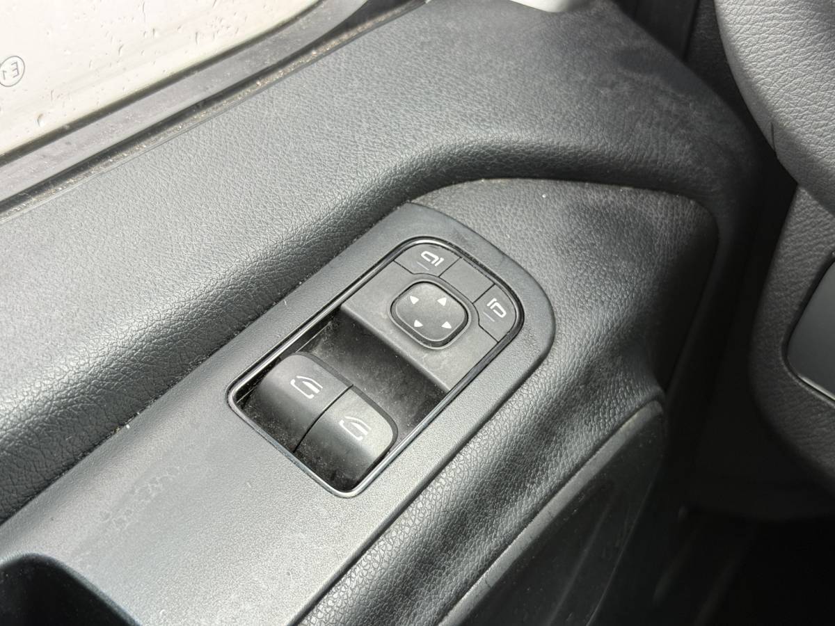 Mercedes-Benz Sprinter Mercedes-Benz Sprinter 515 1.9 CDI 150PK Automaat Laadklep Bakwagen Dubbellucht Climate Control Cruise Control Apple Carplay Koffer Meubelbak