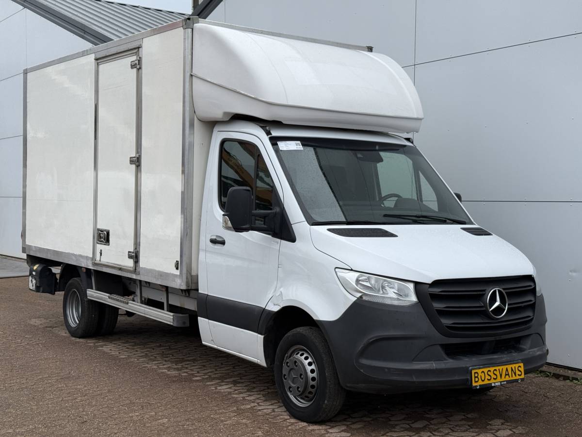 Mercedes-Benz Sprinter Mercedes-Benz Sprinter 515 1.9 CDI 150PK Automaat Laadklep Bakwagen Dubbellucht Climate Control Cruise Control Apple Carplay Koffer Meubelbak