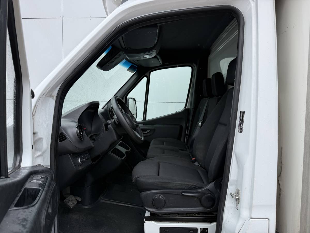 Mercedes-Benz Sprinter Mercedes-Benz Sprinter 515 1.9 CDI 150PK Automaat Laadklep Bakwagen Dubbellucht Climate Control Cruise Control Apple Carplay Koffer Meubelbak