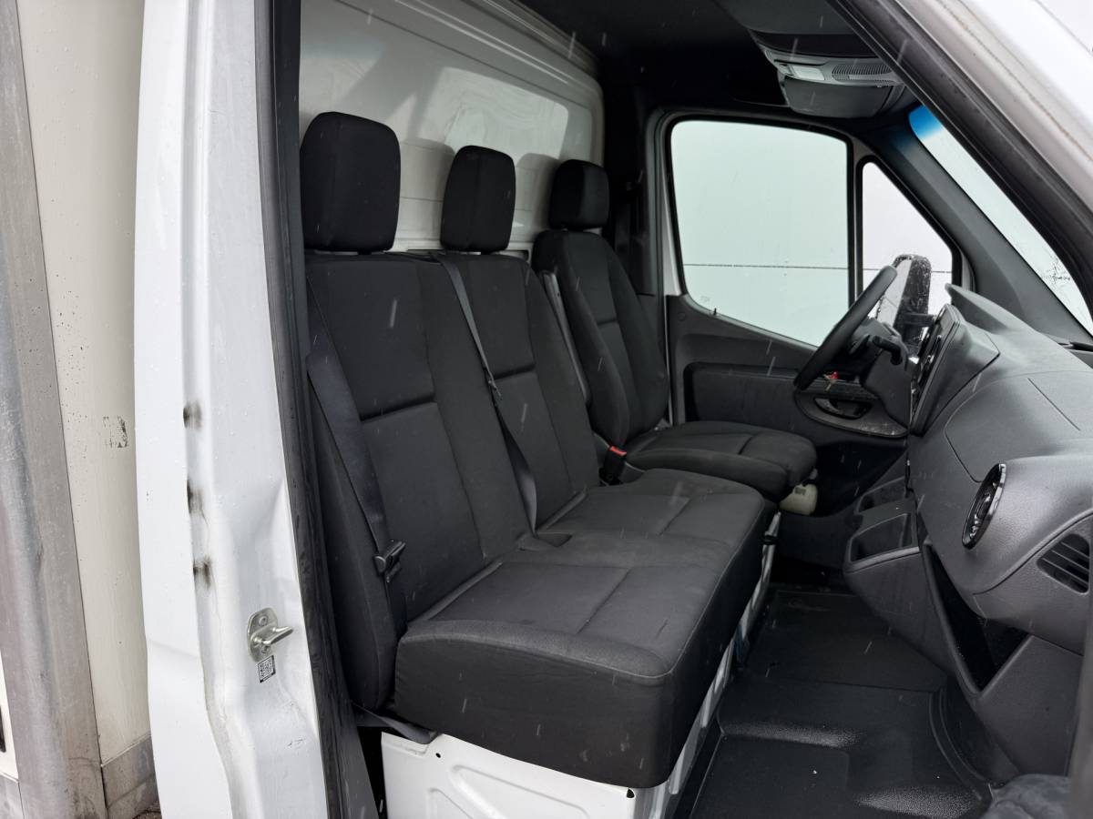 Mercedes-Benz Sprinter Mercedes-Benz Sprinter 515 1.9 CDI 150PK Automaat Laadklep Bakwagen Dubbellucht Climate Control Cruise Control Apple Carplay Koffer Meubelbak