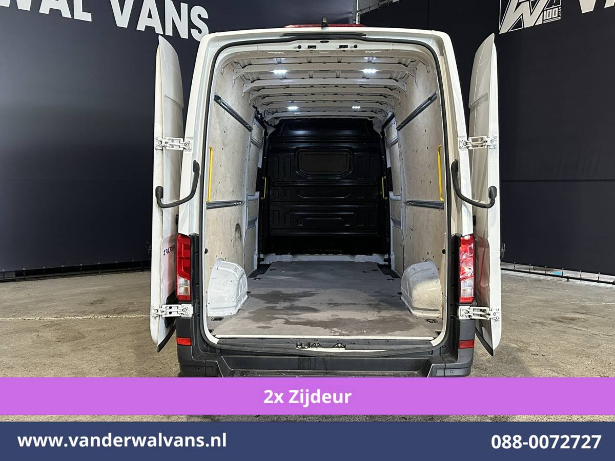 Volkswagen Crafter Volkswagen Crafter 2.0 TDI 141pk L4H3 L3H2 Euro6 Airco | 2x zijdeur | Camera | Apple Carplay | Android Auto Parkeersensoren, 3000kg trekvermogen, Bijrijdersbank