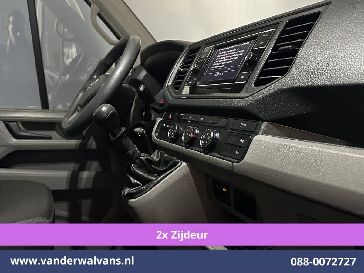 Volkswagen Crafter Volkswagen Crafter 2.0 TDI 141pk L4H3 L3H2 Euro6 Airco | 2x zijdeur | Camera | Apple Carplay | Android Auto Parkeersensoren, 3000kg trekvermogen, Bijrijdersbank