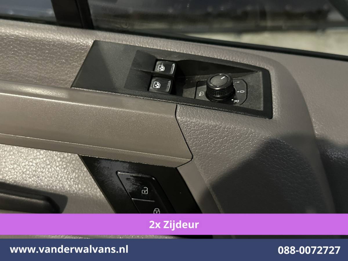 Volkswagen Crafter Volkswagen Crafter 2.0 TDI 141pk L4H3 L3H2 Euro6 Airco | 2x zijdeur | Camera | Apple Carplay | Android Auto Parkeersensoren, 3000kg trekvermogen, Bijrijdersbank