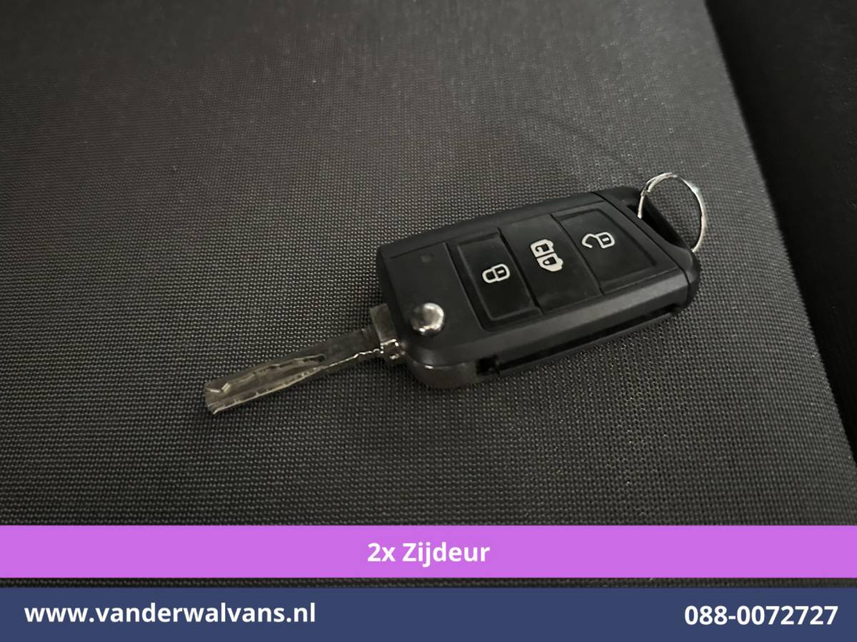 Volkswagen Crafter Volkswagen Crafter 2.0 TDI 141pk L4H3 L3H2 Euro6 Airco | 2x zijdeur | Camera | Apple Carplay | Android Auto Parkeersensoren, 3000kg trekvermogen, Bijrijdersbank